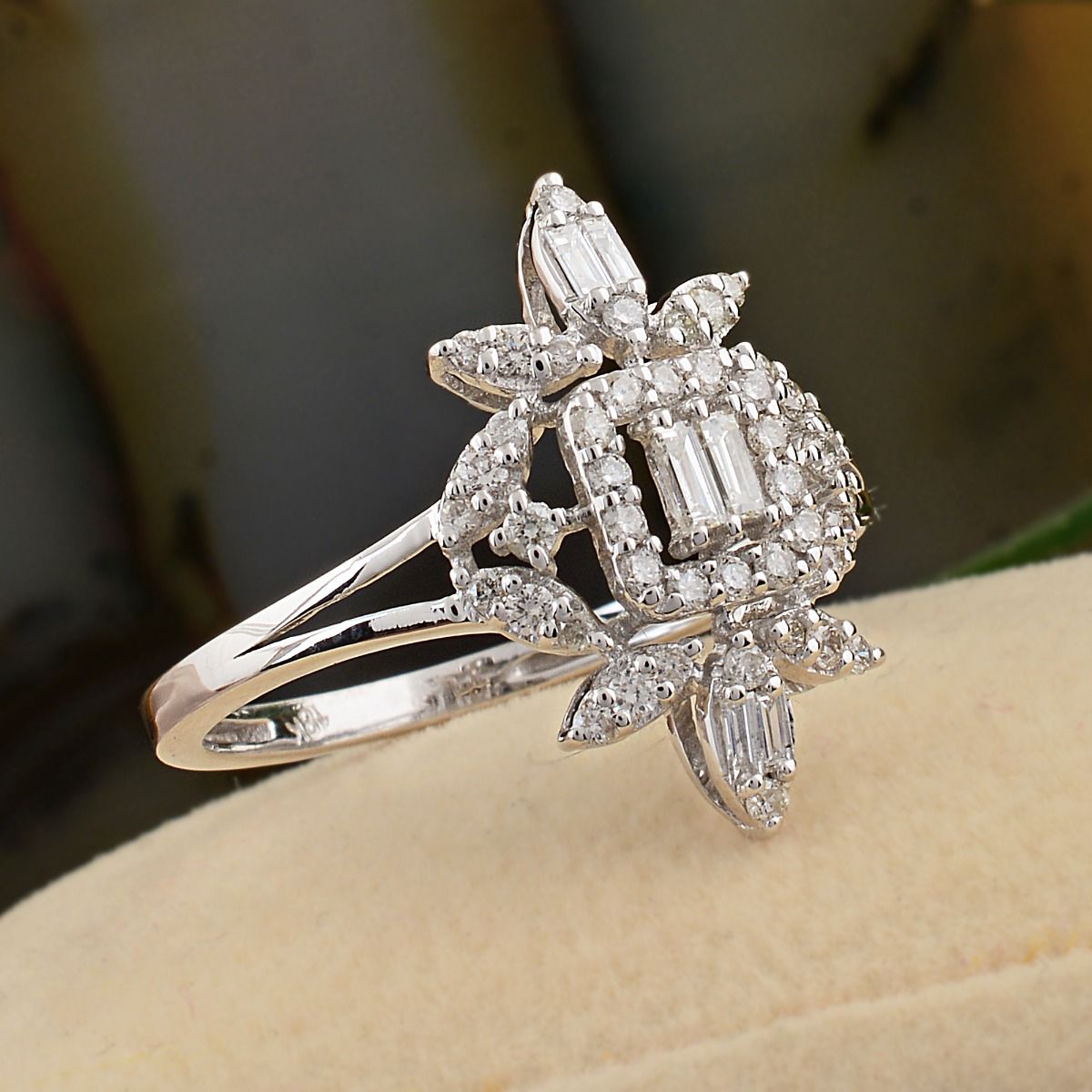 0.51 TCW Solid 18 Kt Gold SI Clarity HI Color Diamond Promise Designer Ring