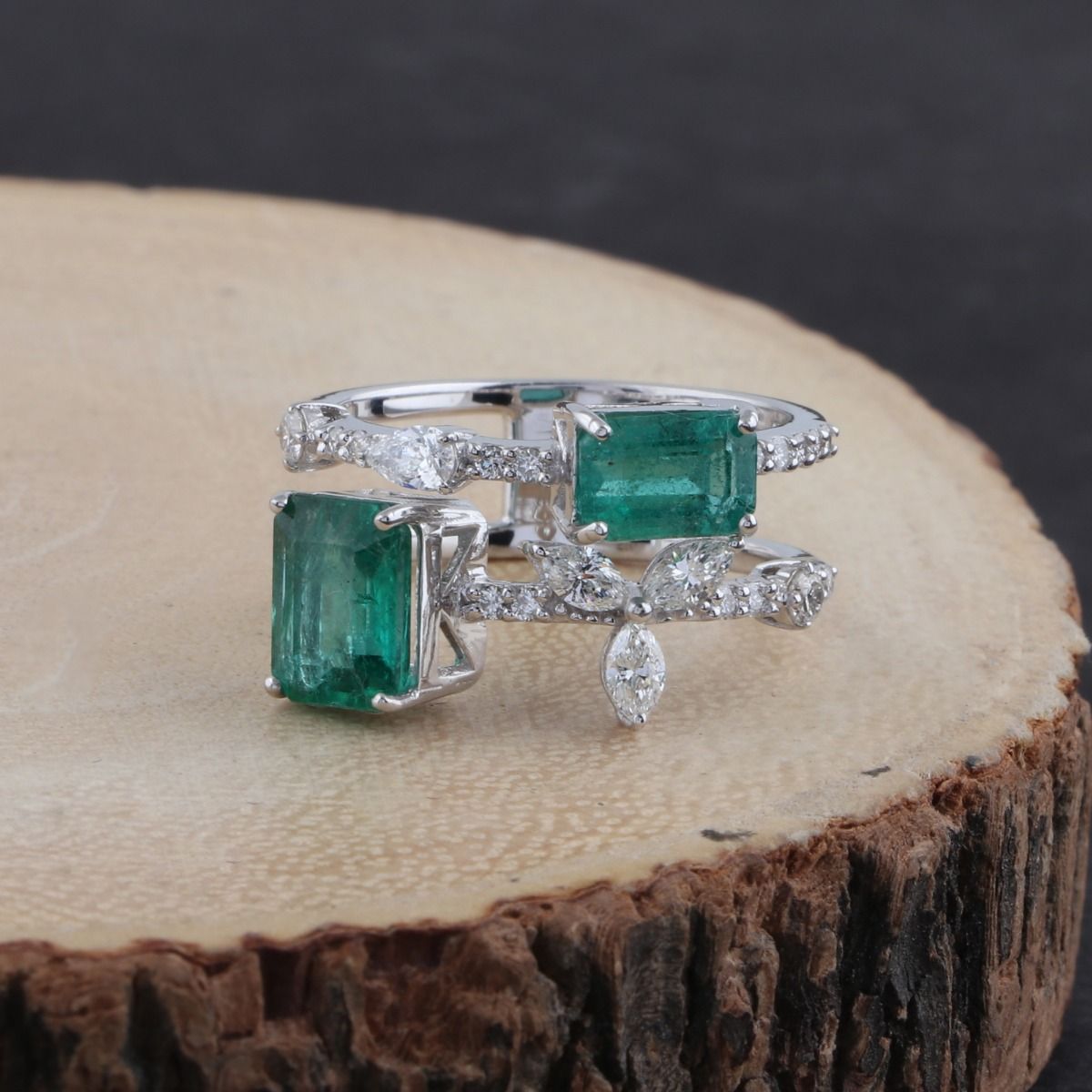 Two Emerald Stone Solid 18 Kt White Gold SI Clarity HI Color Diamond Promise Ring