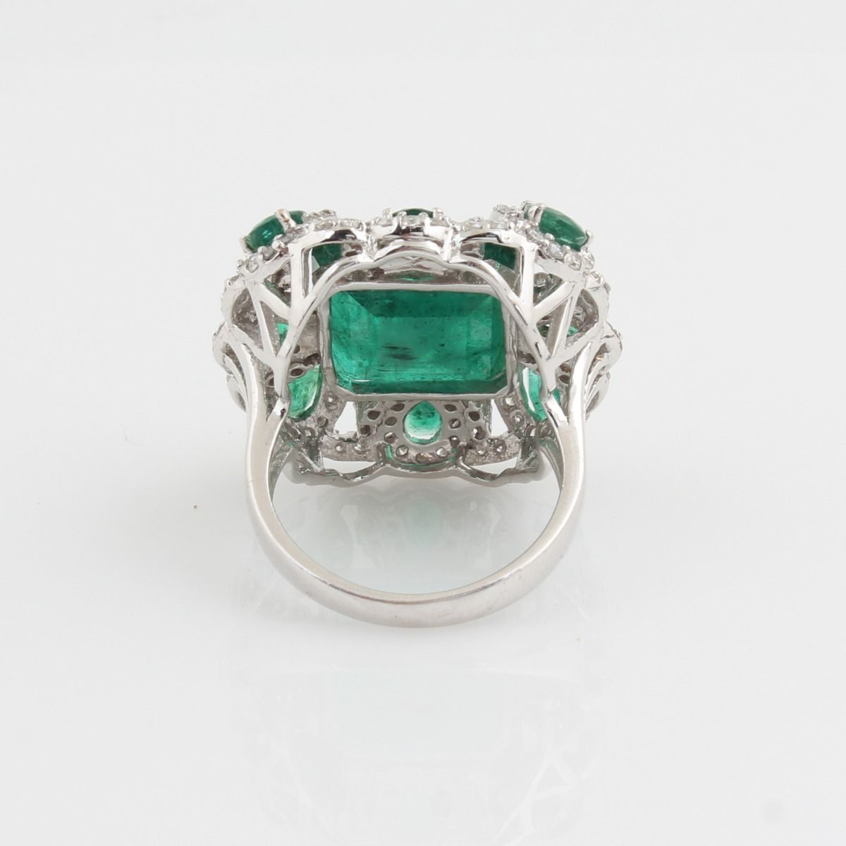 Emerald Solid 18 Kt White Gold SI Clarity HI Color Diamond Promise Ring