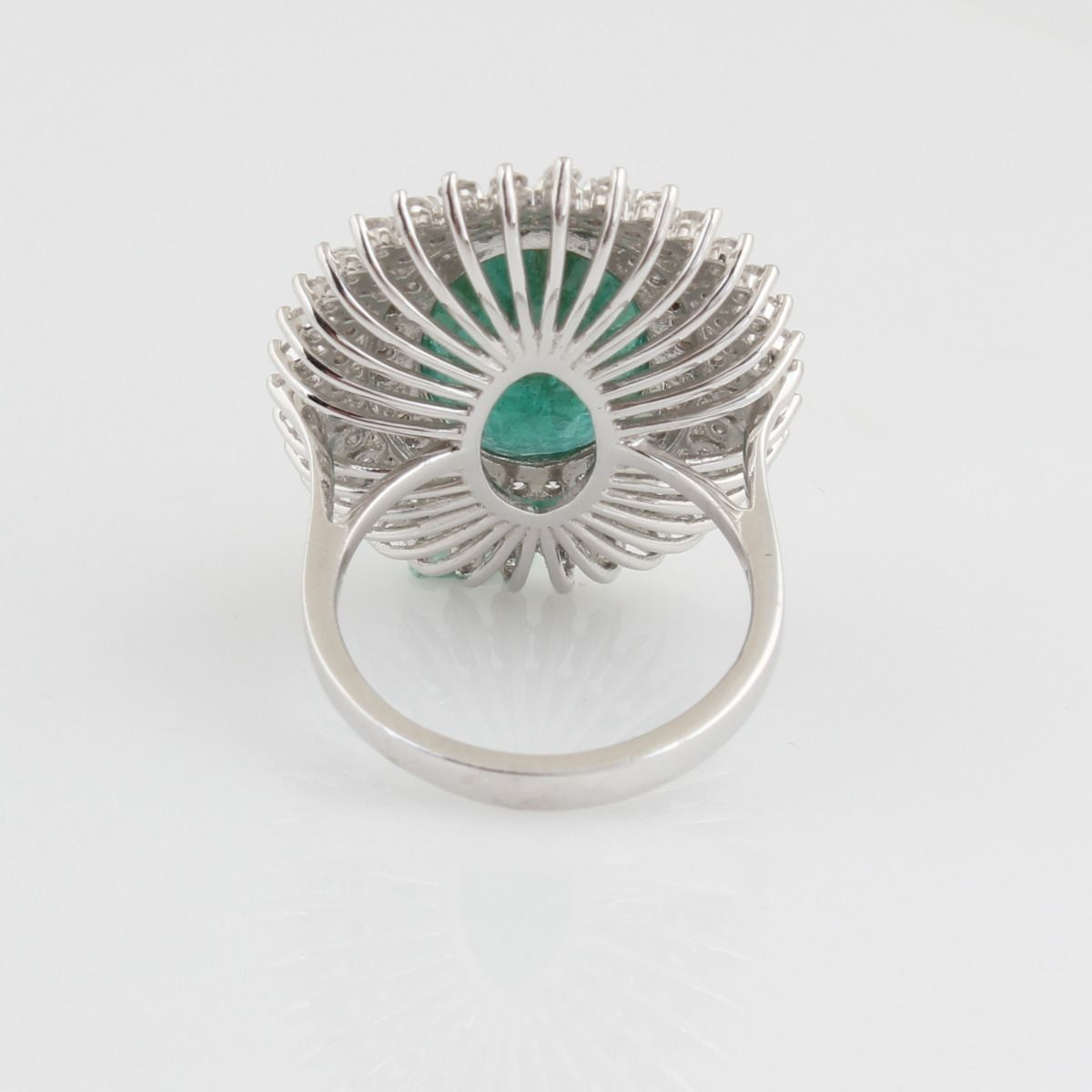 Oval Shaped Emerald Solid 18 Kt White Gold SI Clarity HI Color Diamond Promise Ring