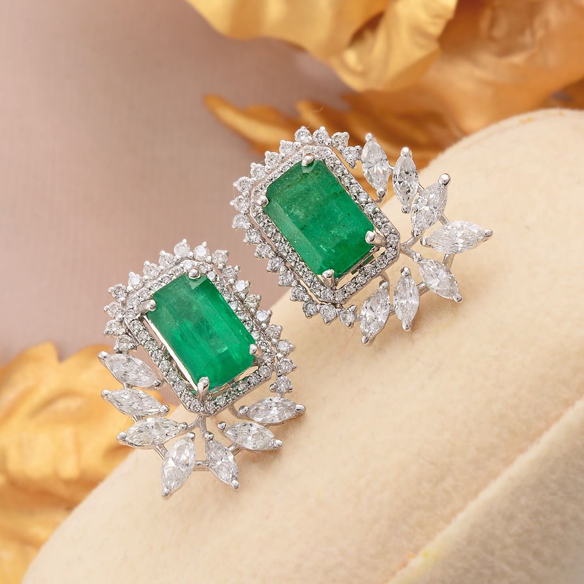 Rectangle Shaped Emerald Solid 18 Kt White Gold SI Clarity HI Color Diamond Handmade Stud Earrings