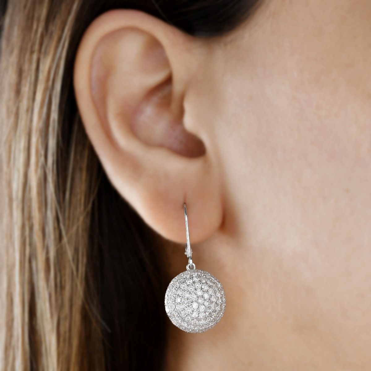 18k White Gold 3.19 Carat Hi Color Si Clarity Round Shape Diamond Dangle Earrings