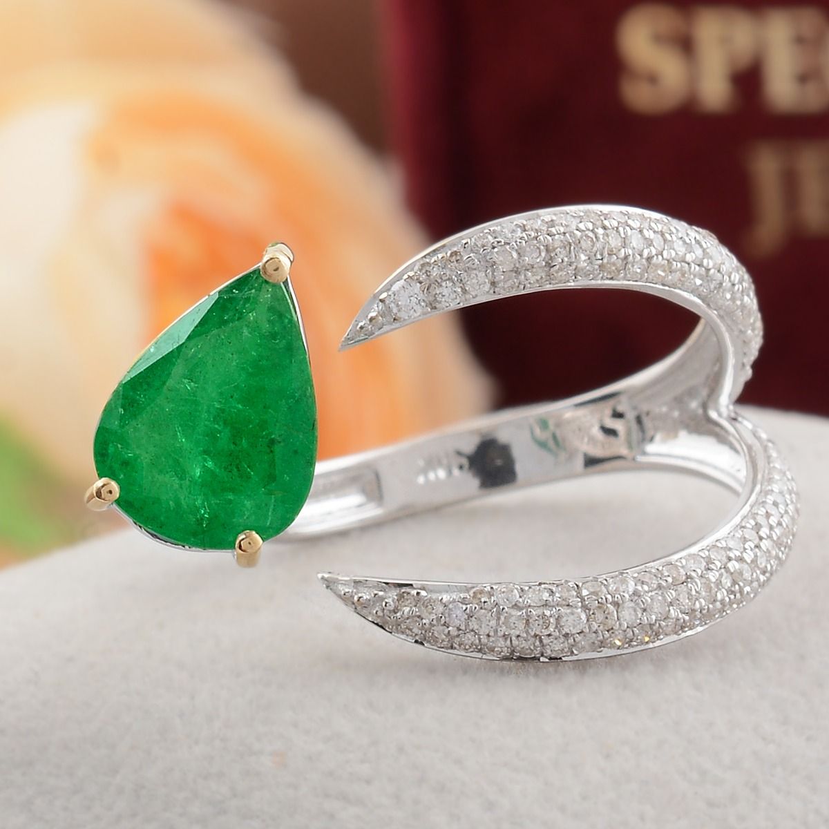 18k White Gold 1.72 TCW SI Clarity HI Color Diamond Pear Zambian Emerald Gemstone Party Wear Ring Jewelry For Women
