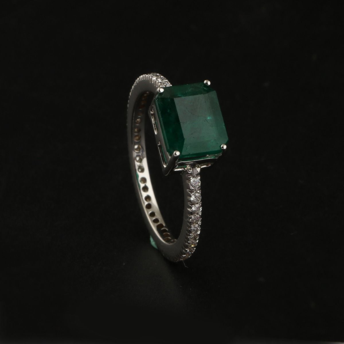 Single Emerald Stone Solid 18Kt White Gold SI Clarity HI Color Diamond Proposal Ring