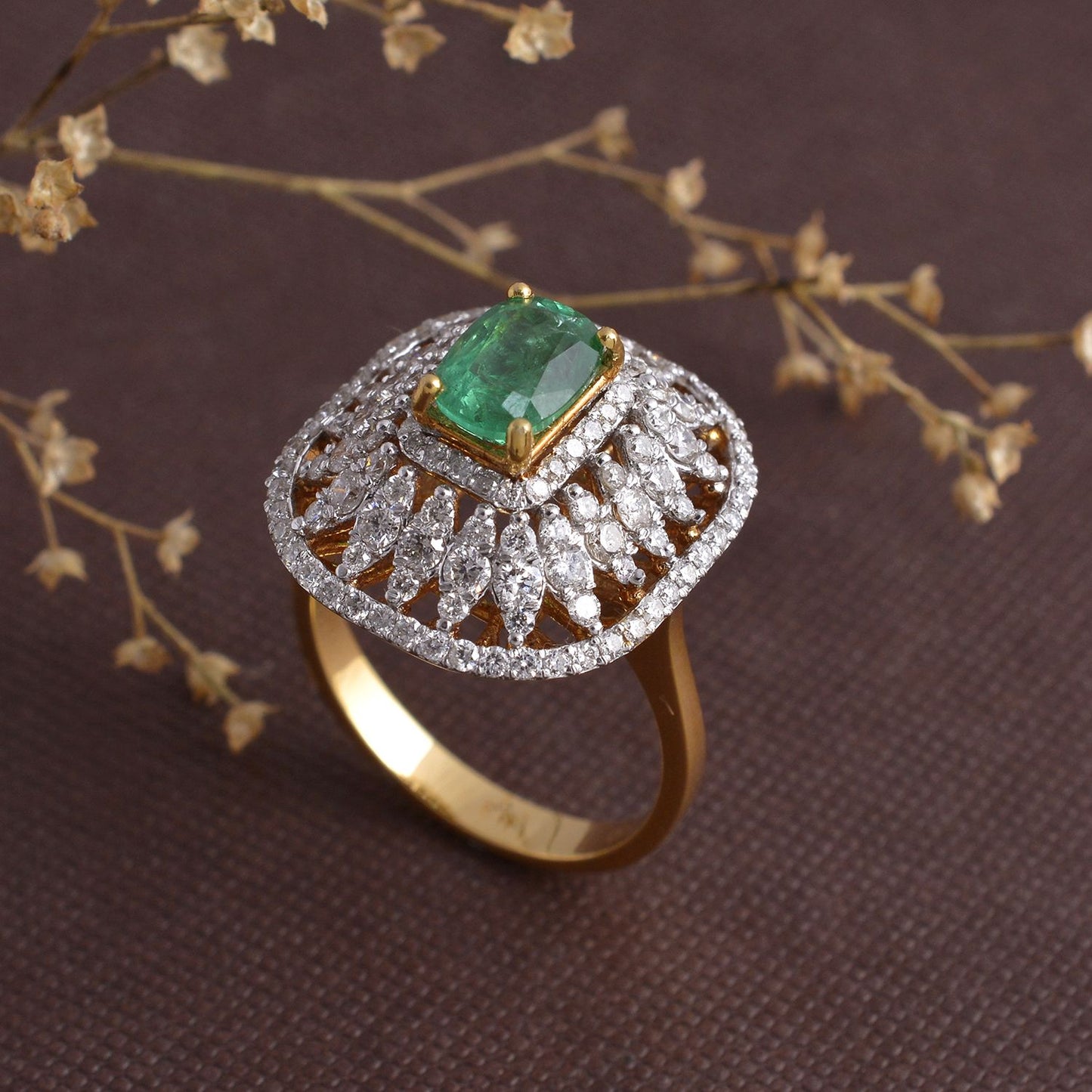 Solid 18Kt Yellow Gold SI Clarity HI Color Diamond Oval Emerald Gemstone Ring Online Emerald Store