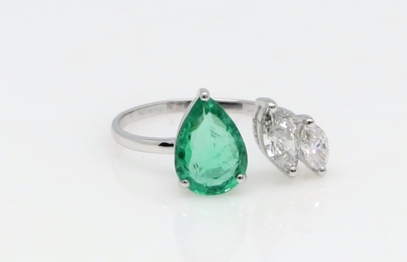 Pear Shaped Emerald Solid 18 Kt White Gold Marquise Shaped SI/HI Diamond Promise Ring