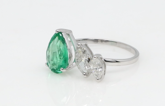 Pear Shaped Emerald Solid 18 Kt White Gold Marquise Shaped SI/HI Diamond Promise Ring