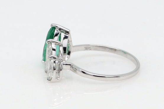 Pear Shaped Emerald Solid 18 Kt White Gold Marquise Shaped SI/HI Diamond Promise Ring