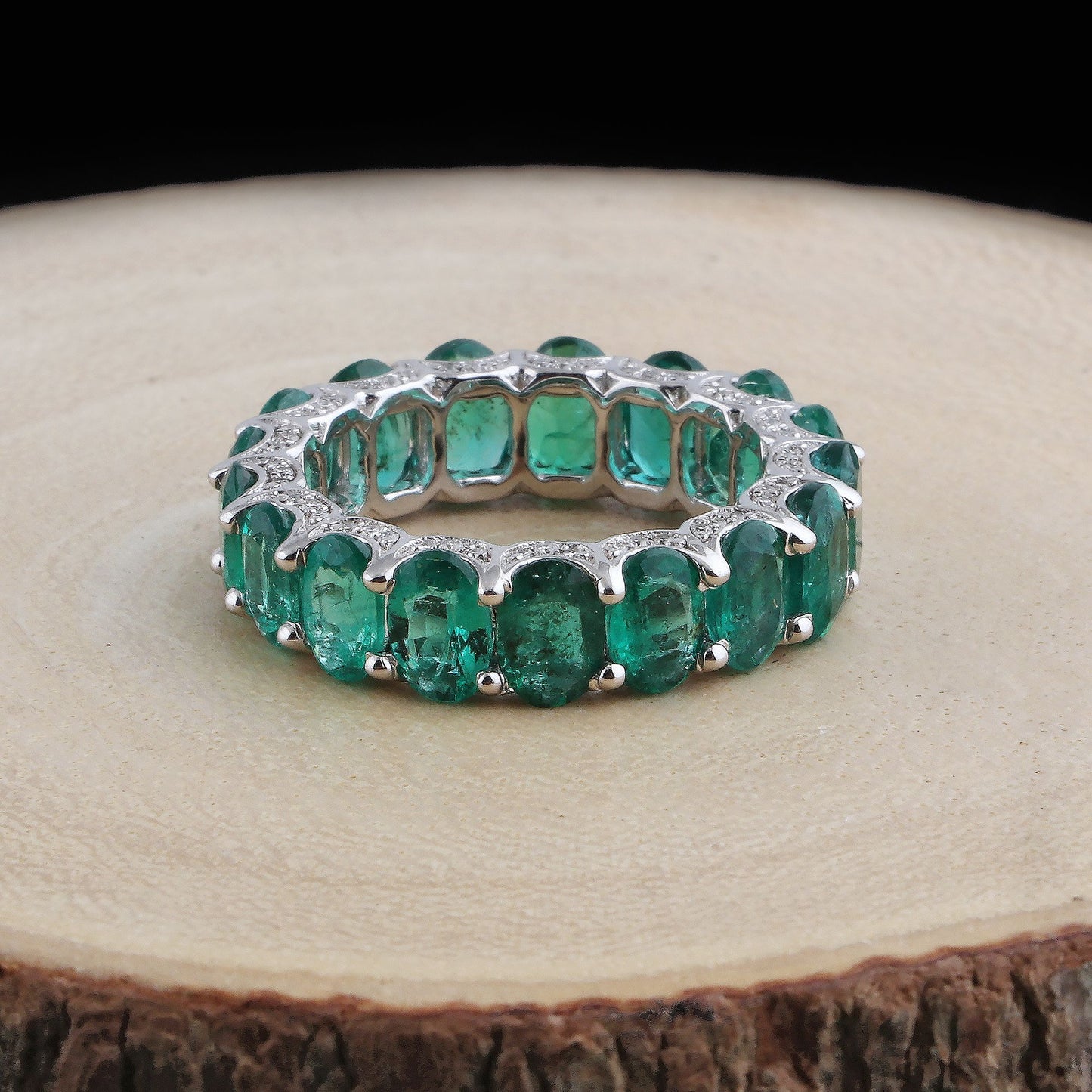 Natural Emerald Solid 18Kt White Gold SI Clarity HI Color Diamond Eternity Ring