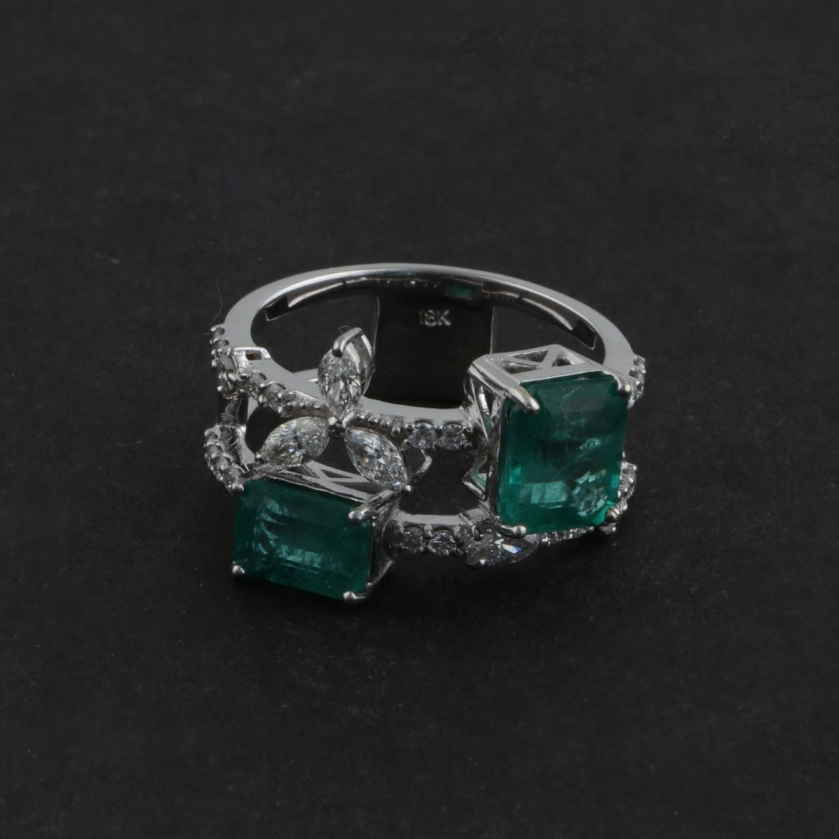 Natural Emerald Solid 18 Kt White Gold SI Clarity HI Color Diamond Proposal Band Ring