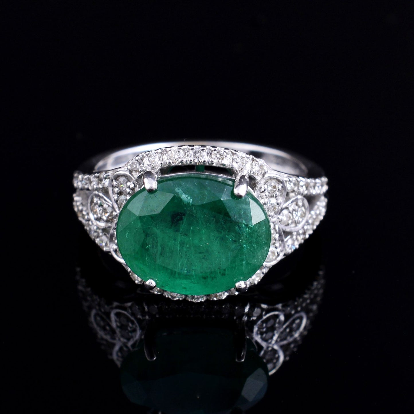 Solid 18 Kt White Gold Oval Emerald Gemstone SI/HI Pave Diamond Wedding Ring