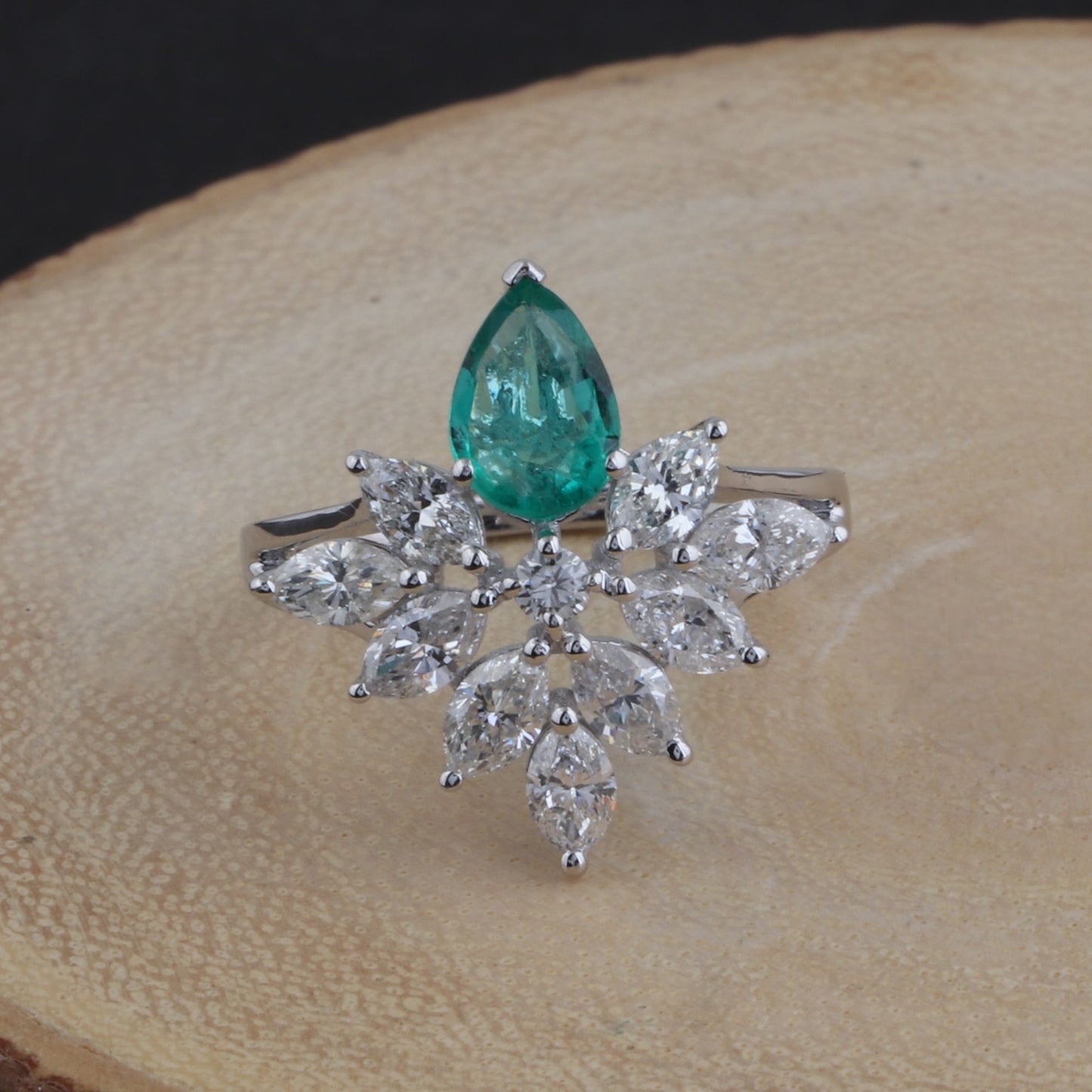 Pear Shaped Emerald Solid 18Kt White Gold SI Clarity HI Color Diamond Proposal Flower Ring