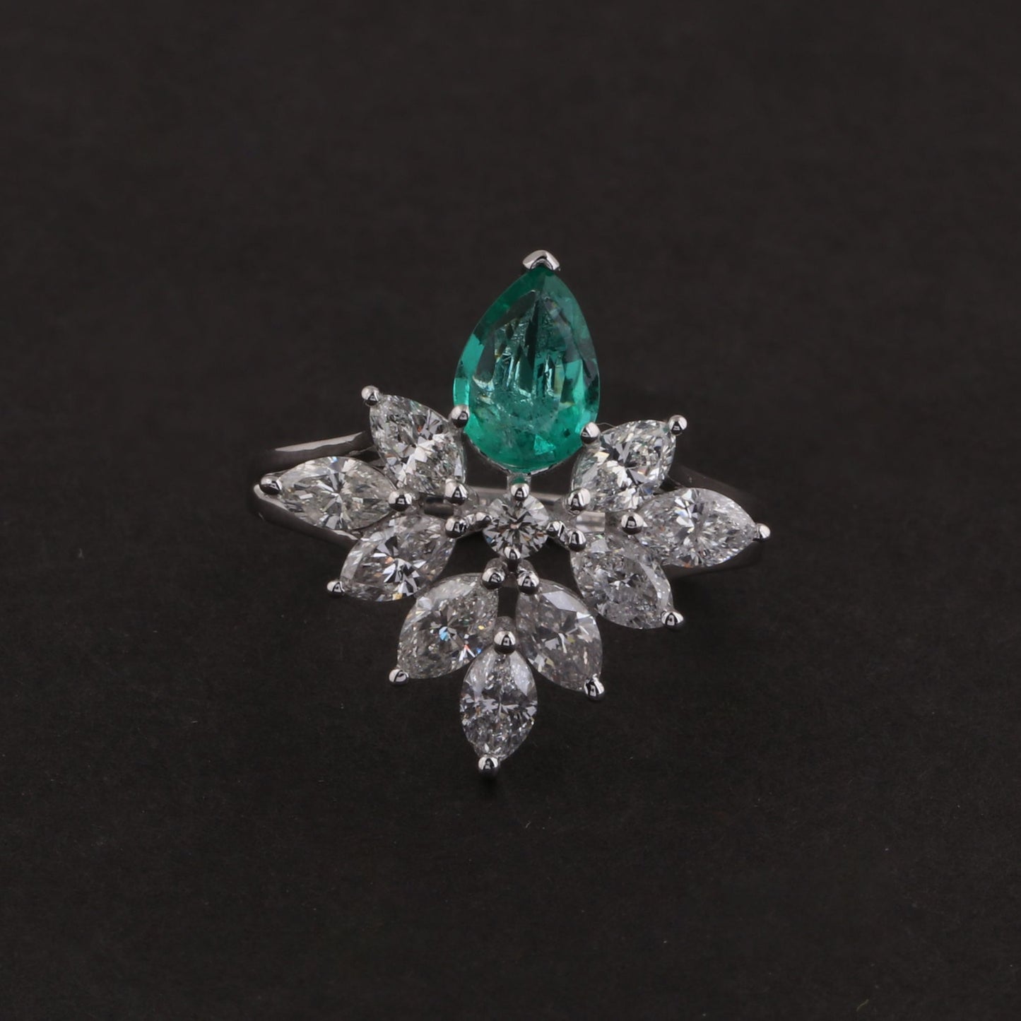 Pear Shaped Emerald Solid 18Kt White Gold SI Clarity HI Color Diamond Proposal Flower Ring