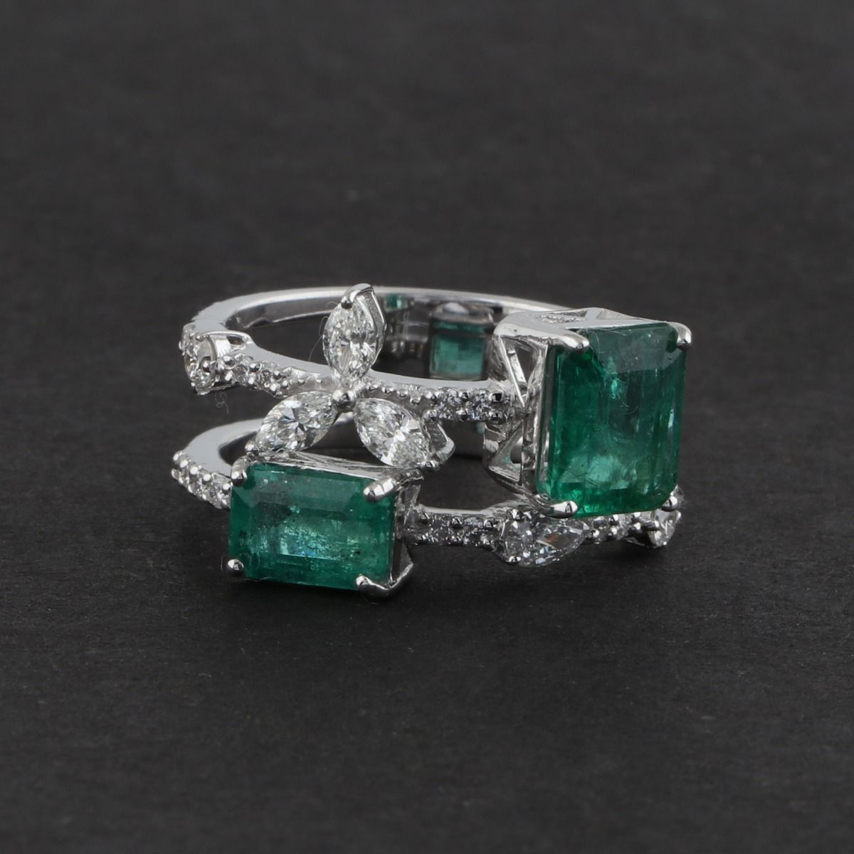 Two Emerald Stone Solid 18 Kt White Gold SI Clarity HI Color Diamond Promise Ring