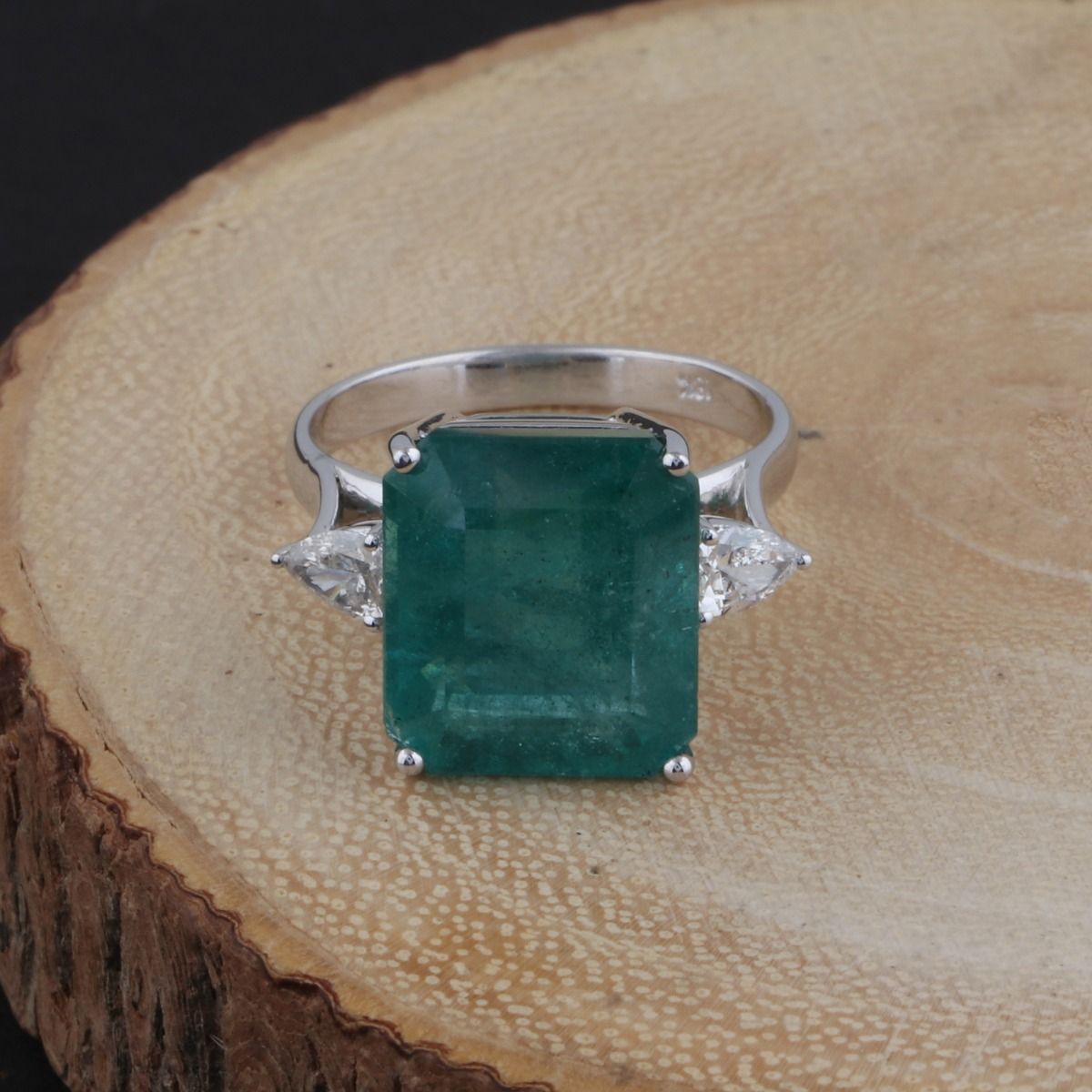 Emerald Gemstone Solid 18Kt White Gold SI Clarity HI Color Diamond Proposal Ring