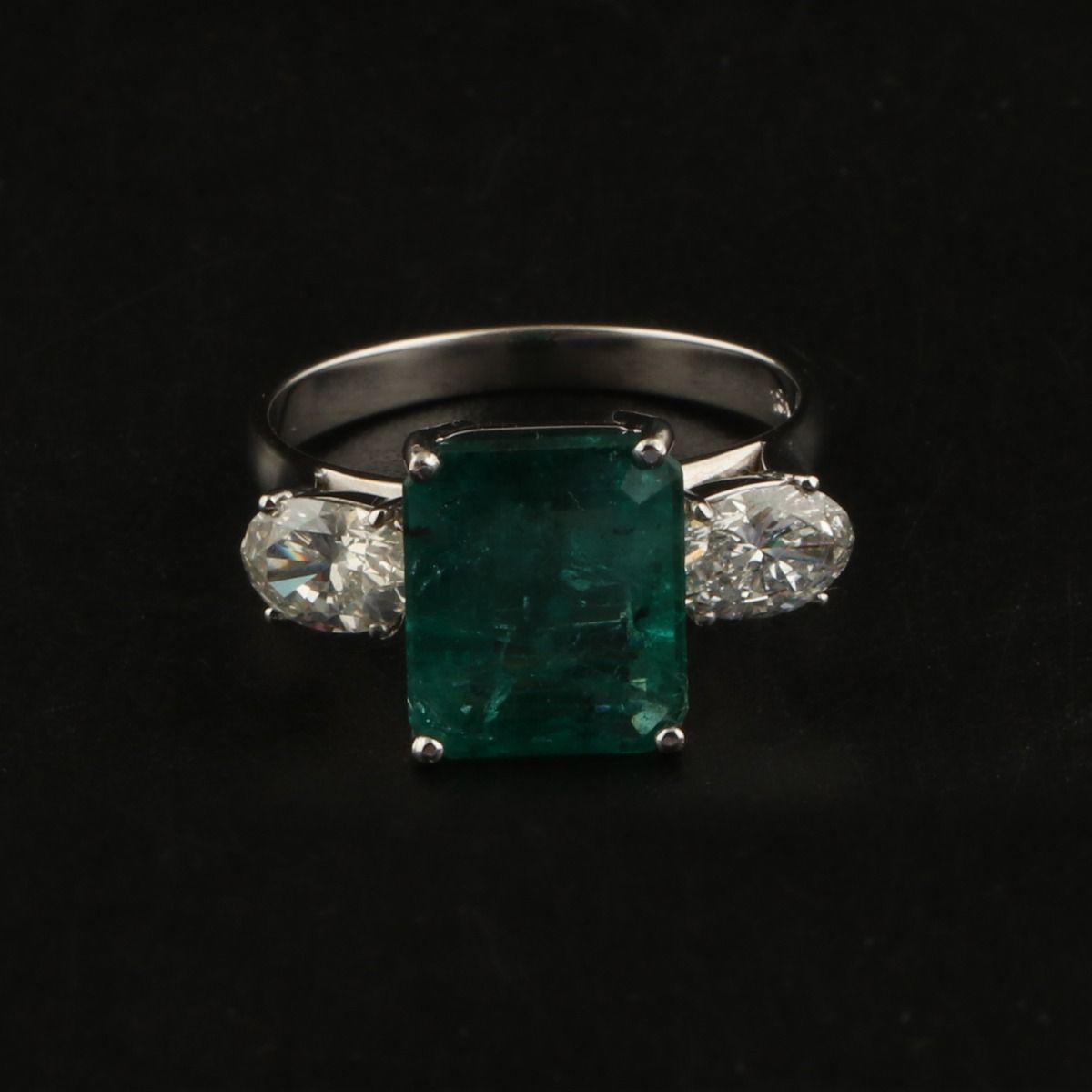 Solid 18Kt White Gold SI Clarity HI Color Diamond Proposal Emerald Ring