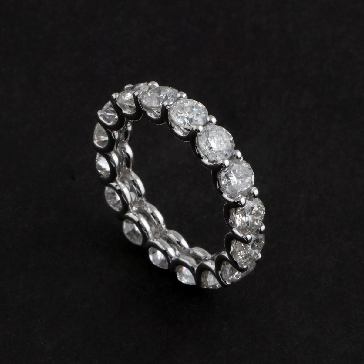 Solid 18 Kt White Gold Round Shaped SI Clarity HI Color Diamond Eternity Ring