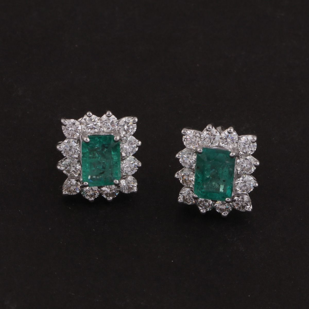 Rectangle Shaped Emerald Solid 18 Kt White Gold SI Clarity HI Color Round Diamond Fine Stud Earrings