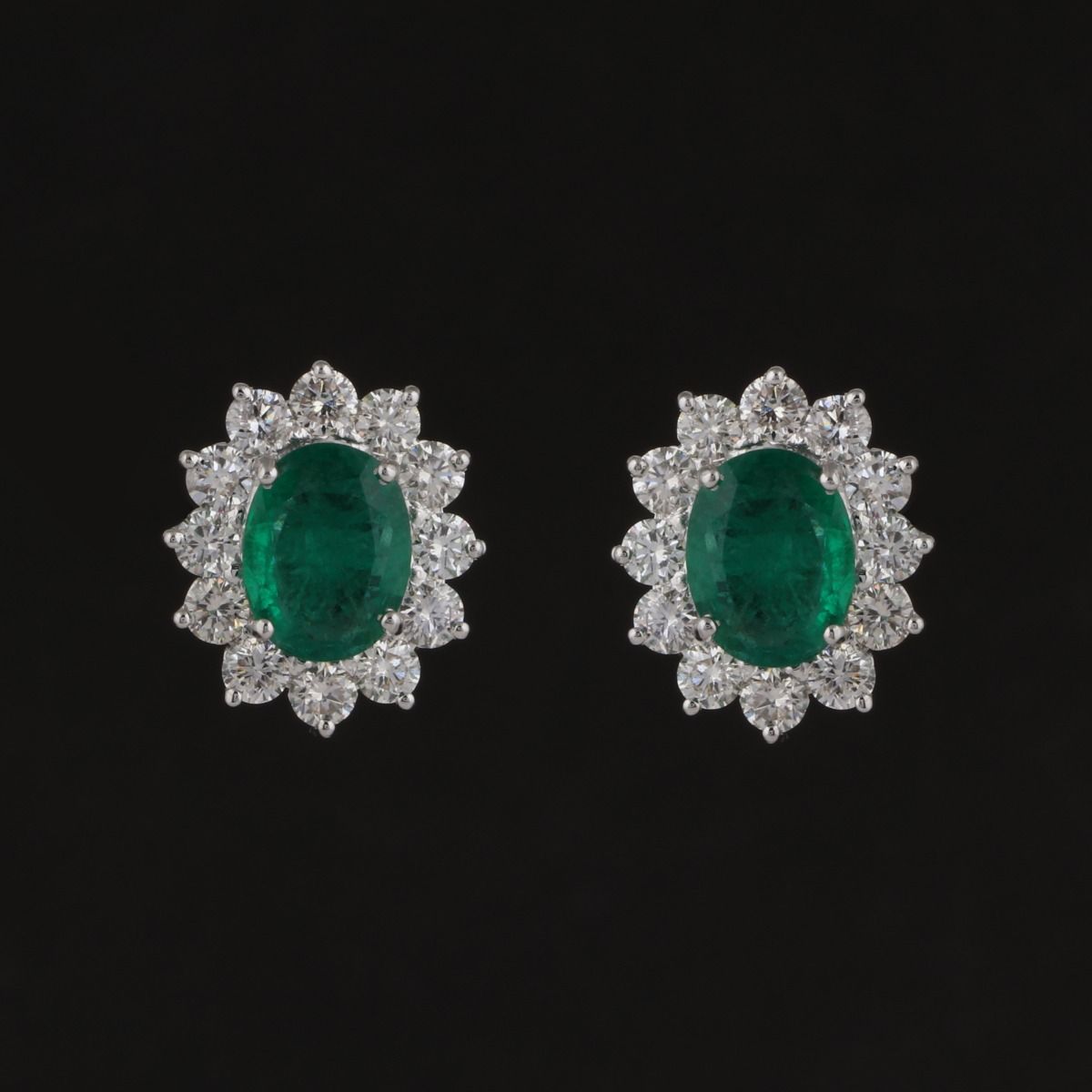 Oval Shaped Emerald Solid 18 Kt White Gold SI Clarity HI Color Round Diamond Handmade Stud Earrings