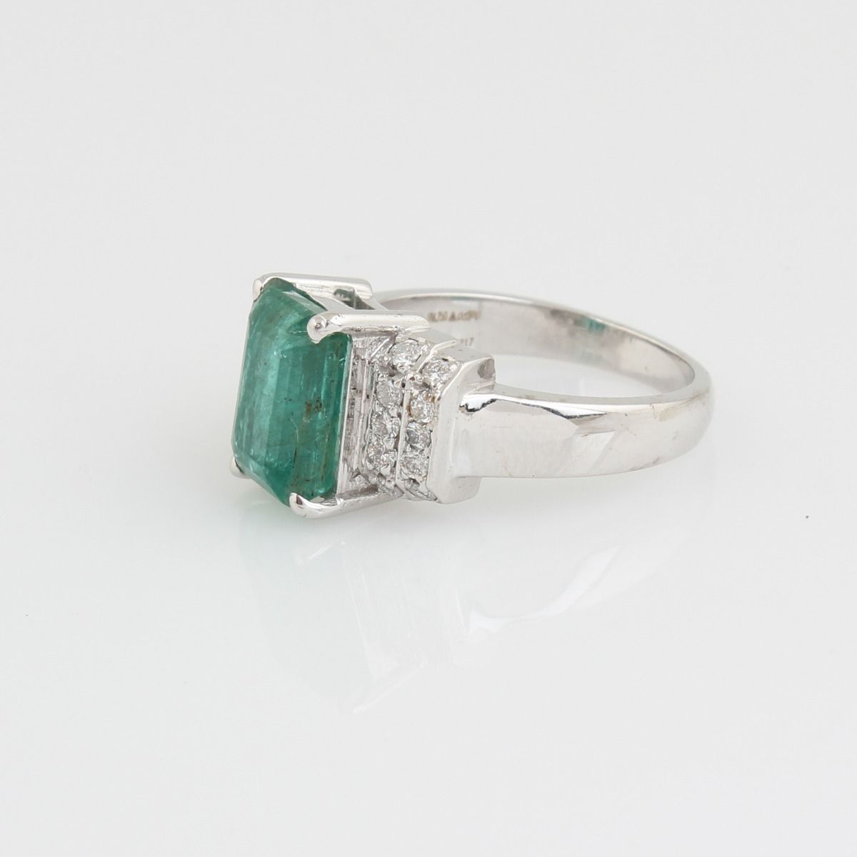 Rectangle Shaped Emerald Solid 18 Kt White Gold SI Clarity HI Color Diamond Proposal Ring