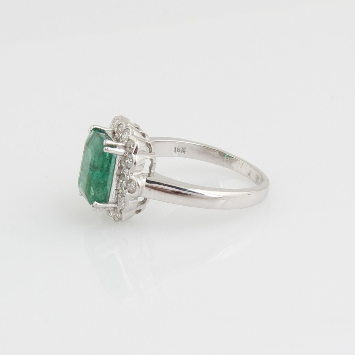 Emerald Solid 18 Kt White Gold SI Clarity HI Color Diamond Proposal Ring