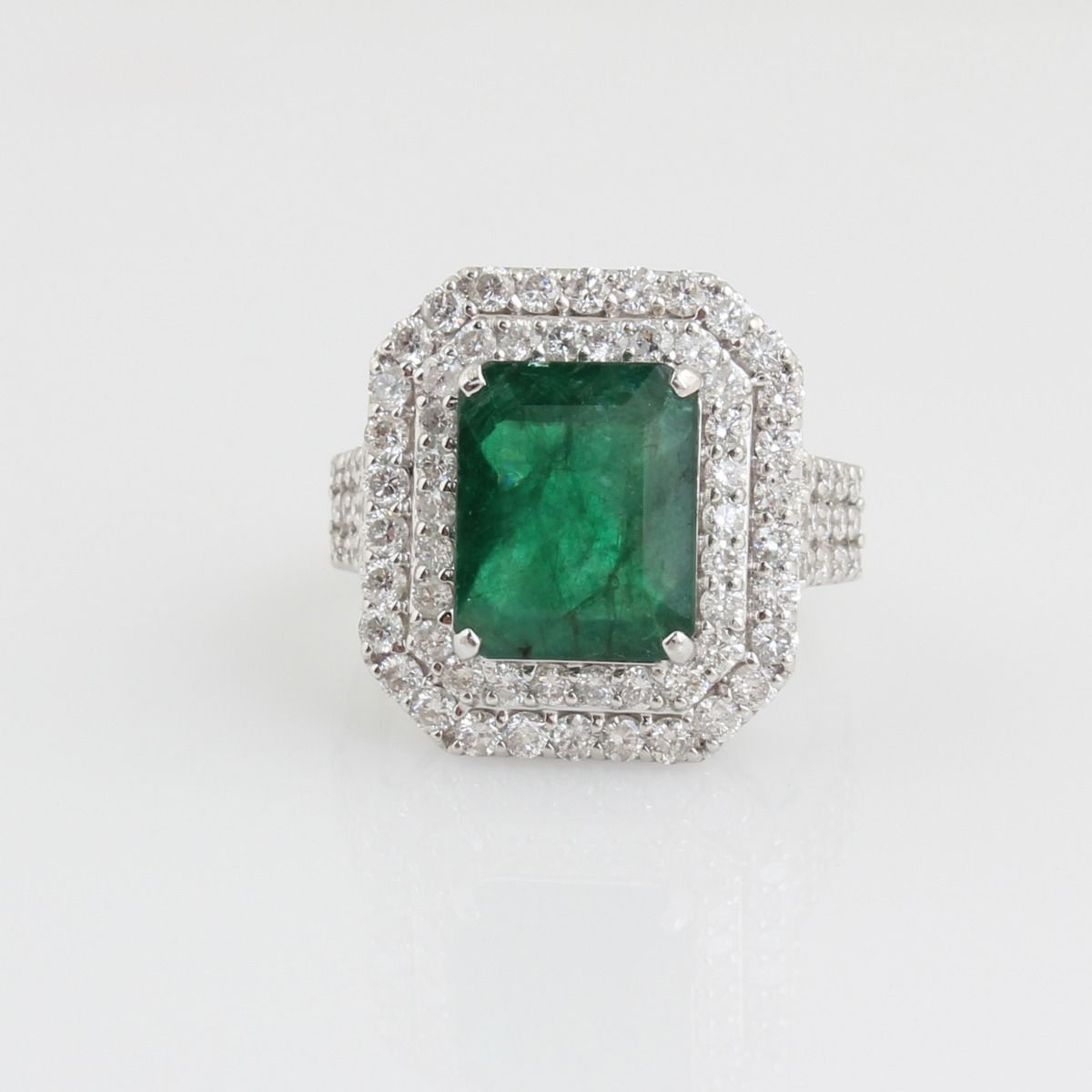 Solid 18 Kt White Gold Emerald SI Clarity HI Color Diamond Promise Ring