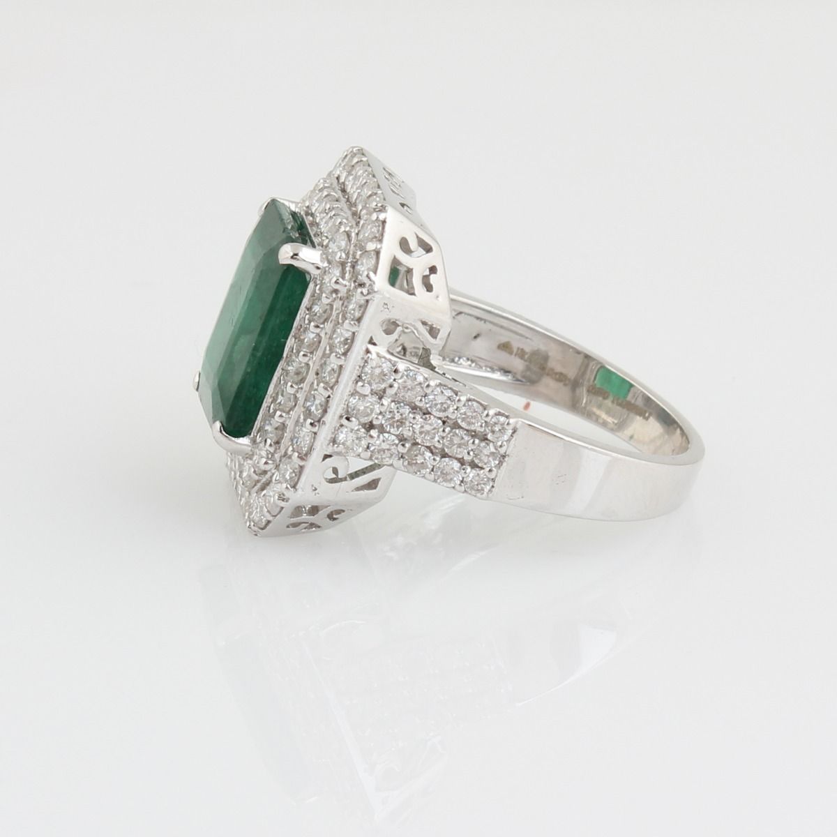 Solid 18 Kt White Gold Emerald SI Clarity HI Color Diamond Promise Ring