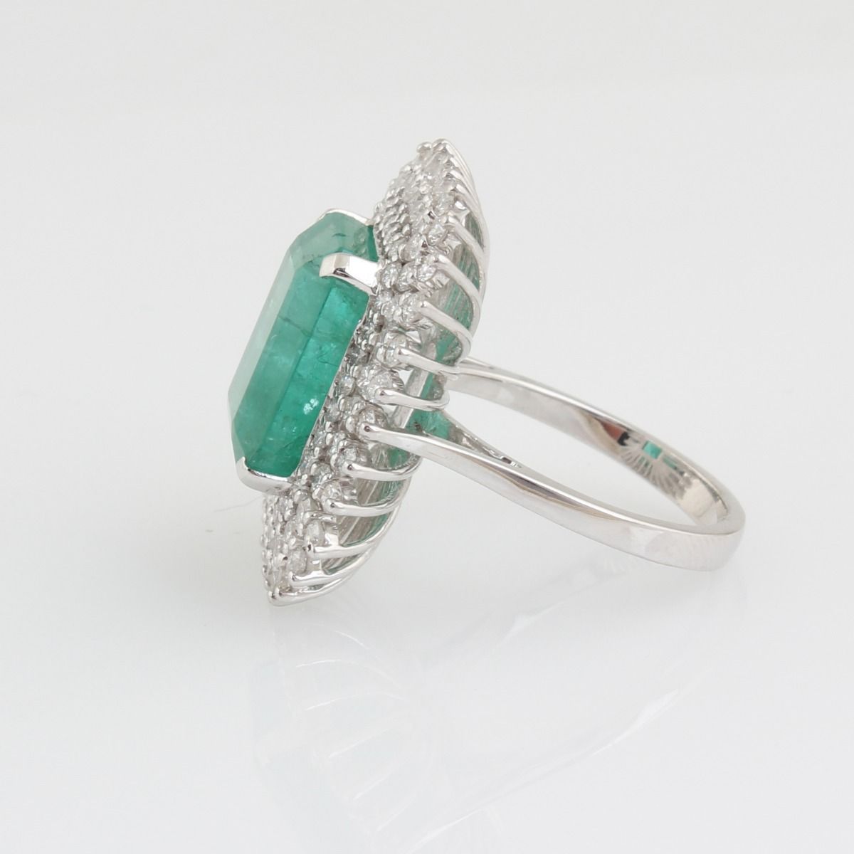 Emerald Solid 18 Kt White Gold SI Clarity HI Color Diamond Proposal Ring