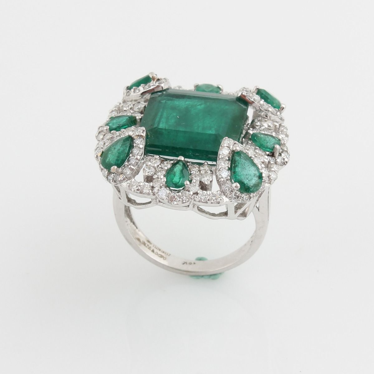 Emerald Solid 18 Kt White Gold SI Clarity HI Color Diamond Promise Ring