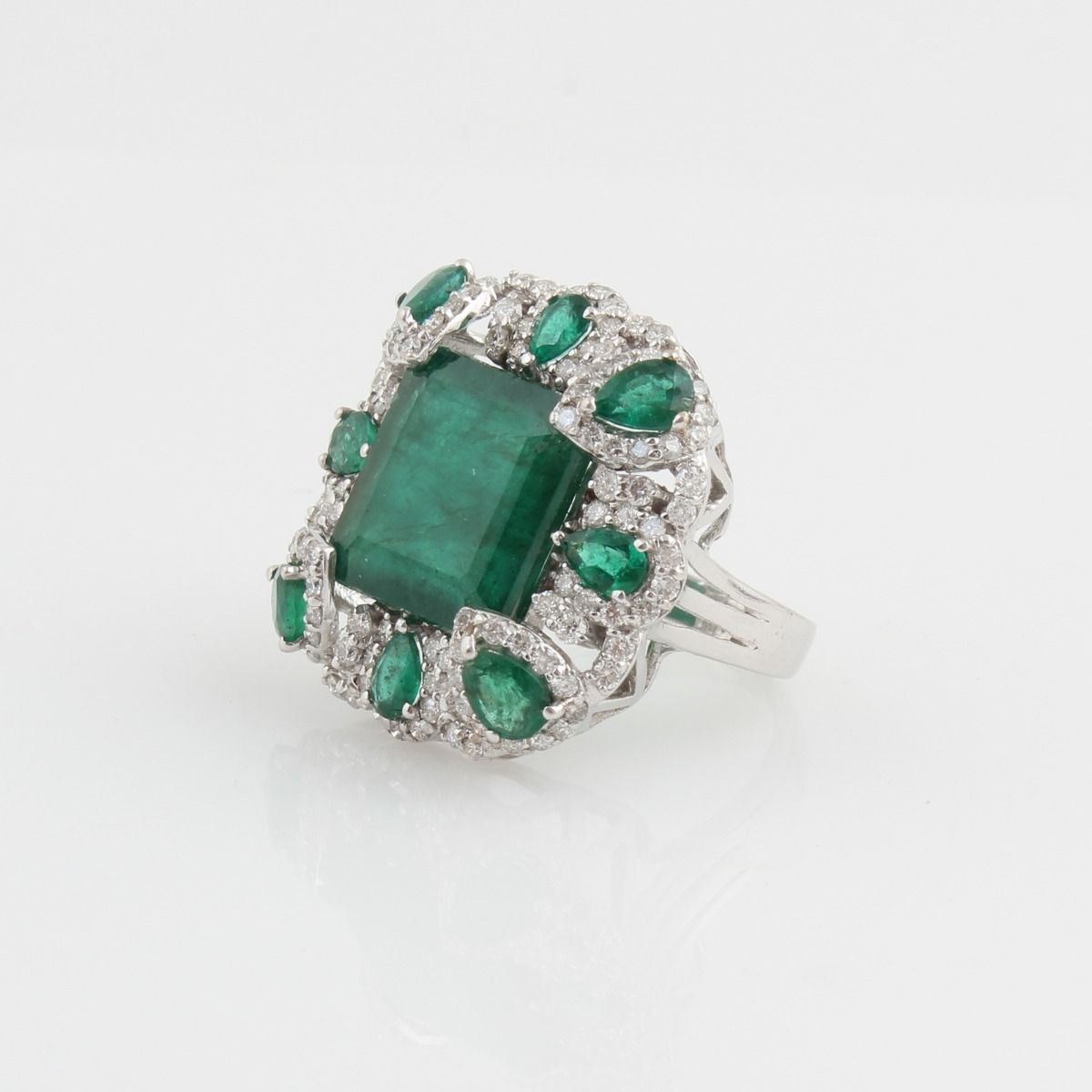 Emerald Solid 18 Kt White Gold SI Clarity HI Color Diamond Promise Ring