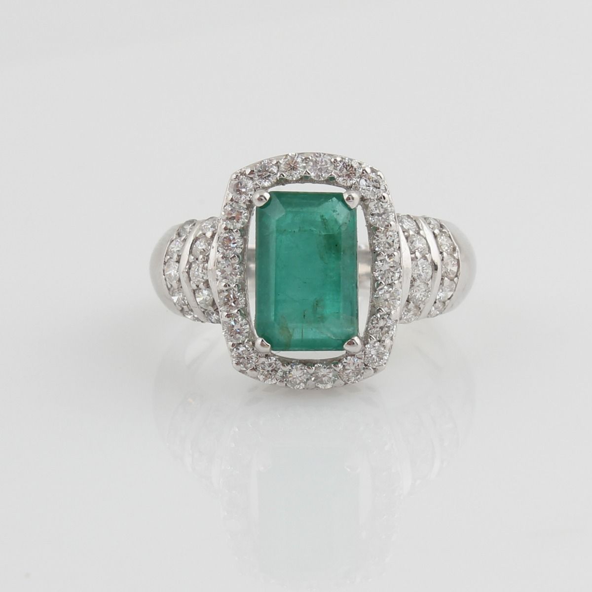 Rectangle Shaped Emerald Solid 18 Kt White Gold SI Clarity HI Color Diamond Proposal Ring