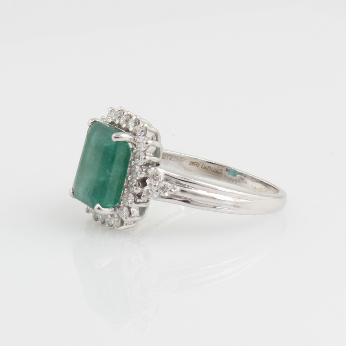 Cushion Shaped Emerald Solid 18 Kt White Gold SI Clarity HI Color Diamond Proposal Ring