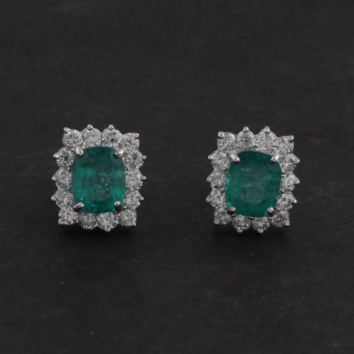 Natural Oval Shaped Emerald Solid 18 Kt White Gold SI Clarity HI Color Diamond Fine Stud Earrings