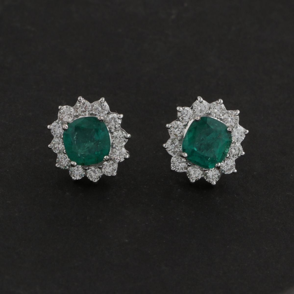 Natural Emerald Solid 18 Kt White Gold SI Clarity HI Color Diamond Handmade Stud Earrings