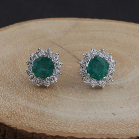 Natural Emerald Solid 18 Kt White Gold SI Clarity HI Color Diamond Handmade Stud Earrings