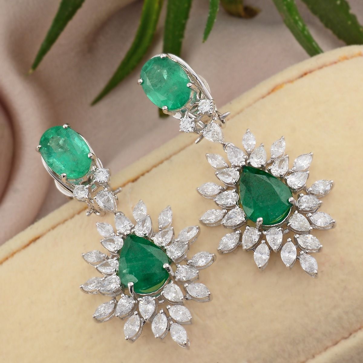 Natural Emerald Solid 18 Kt White Gold SI Clarity HI Color Diamond Fine Clip On Earrings