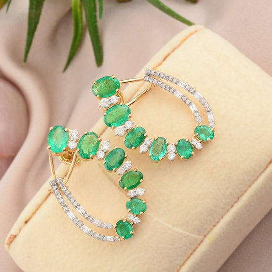 Oval Shaped Natural Emerald Solid 18 Kt Yellow Gold SI Clarity HI Color Diamond Fine Clip On Earrings