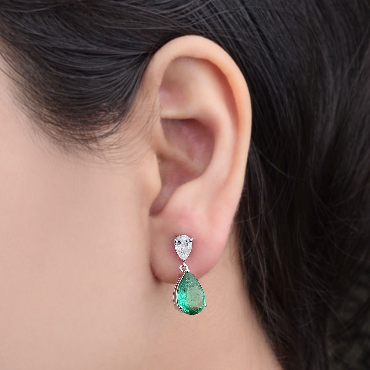 Pear Shaped Emerald Solid 18 Kt White Gold SI Clarity HI Color Diamond Fine Stud Earrings