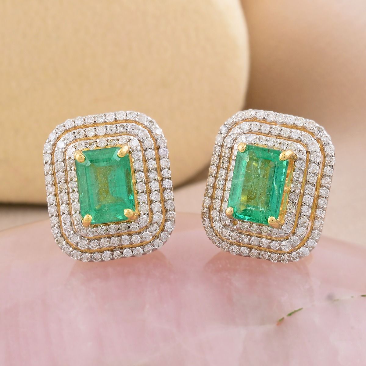 Rectangle Shaped Emerald Solid 18 Kt Yellow Gold SI Clarity HI Color Diamond Handmade Stud Earrings