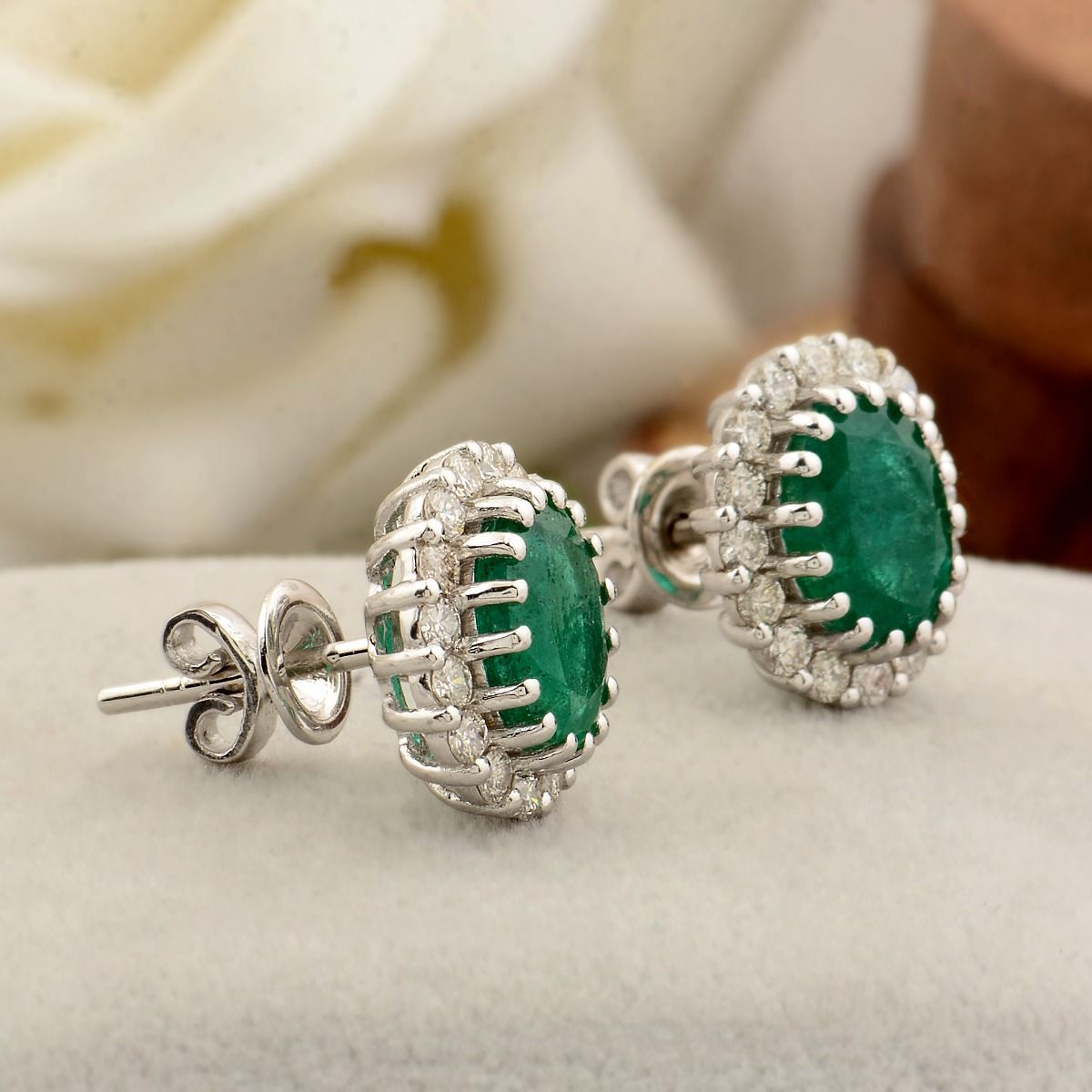 18k White Gold 3.37 SI Clarity HI Color Diamond Zambian Emerald Gemstone Party Wear Stud Earrings Jewelry For Women