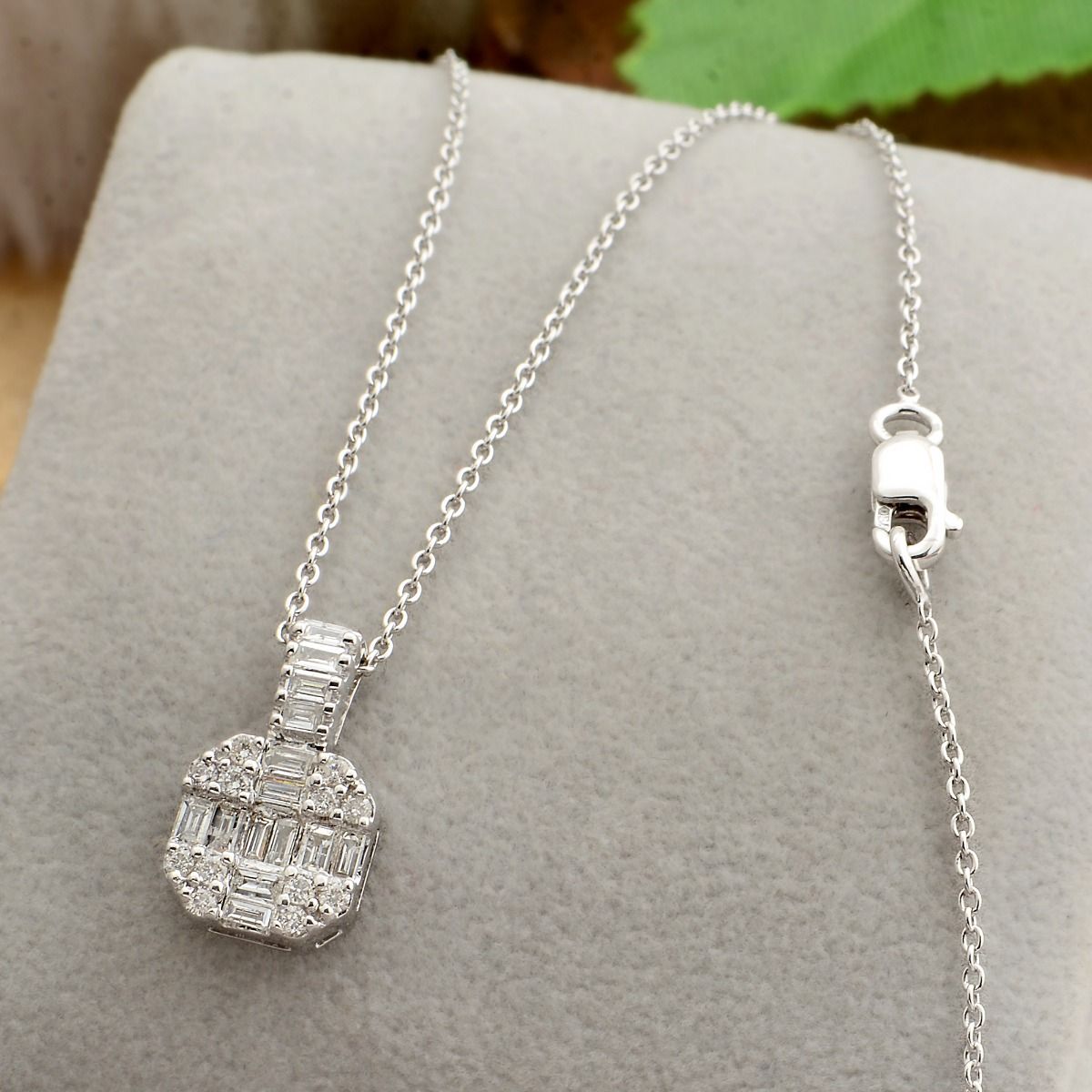 18k White Gold 0.40 Carats SI Clarity HI Color Baguette Diamond Party Wear Chain Pendant Jewelry For Women