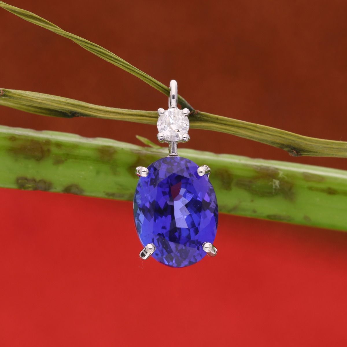 Natural 0.12 Carat HI Color SI Clarity Diamond Oval Shape Tanzanite Gemstone Pendant 18k White Gold Jewelry