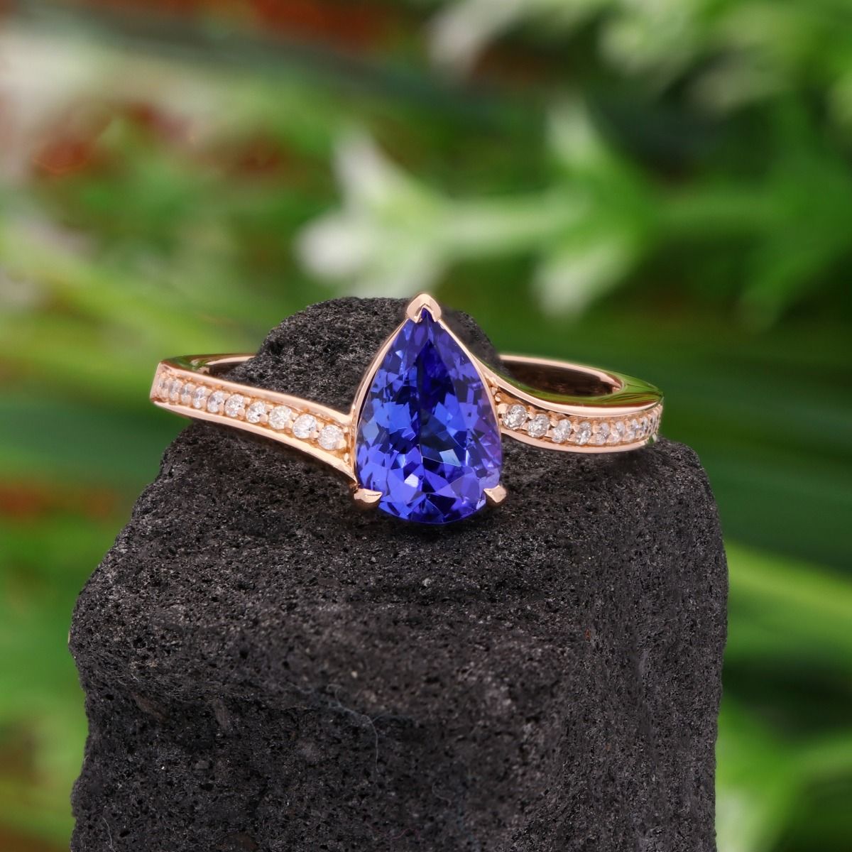 Pear Shape Natural Tanzanite Gemstone 18k Rose Gold Handmade Ring 0.10 Carat HI/SI Diamond Jewelry