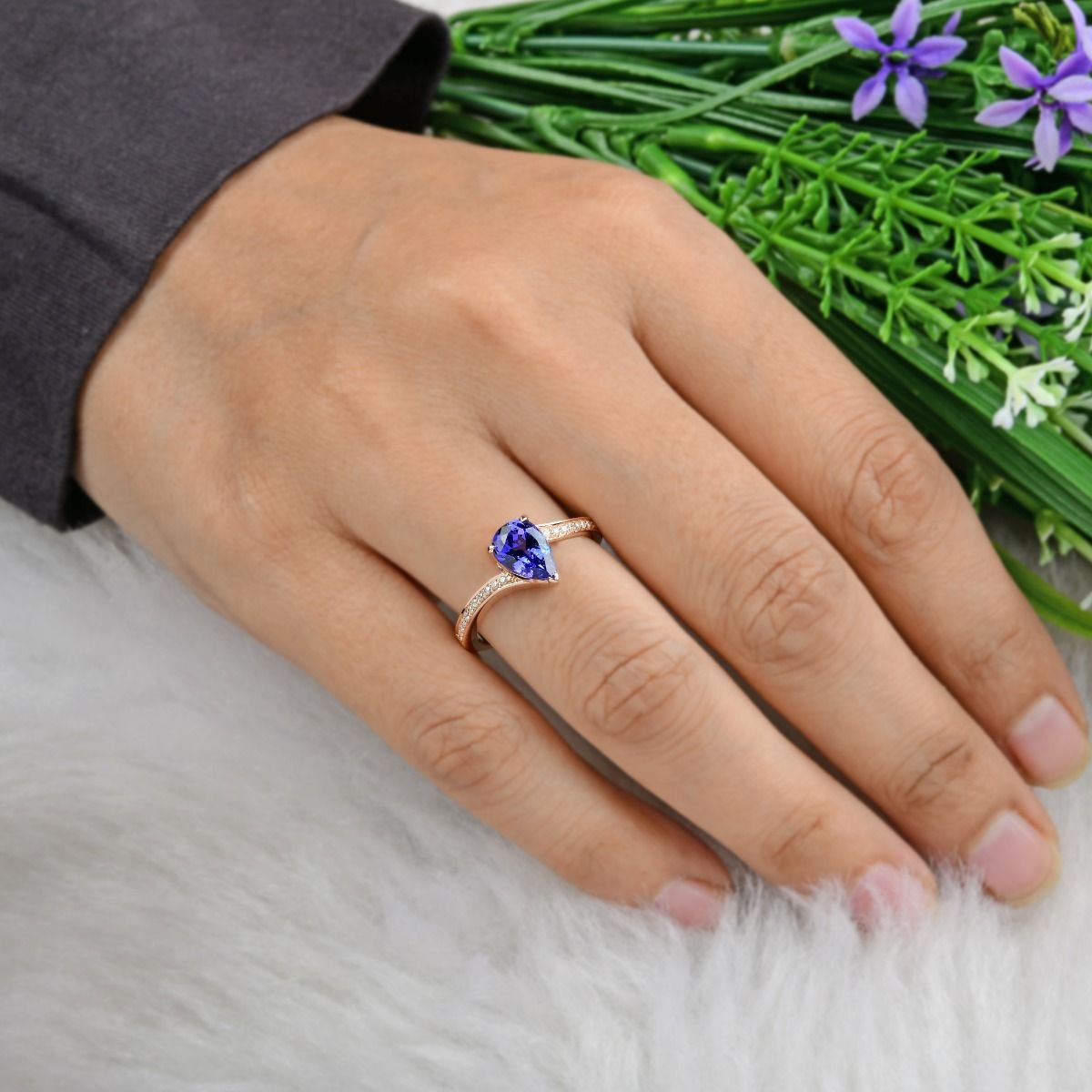 Pear Shape Natural Tanzanite Gemstone 18k Rose Gold Handmade Ring 0.10 Carat HI/SI Diamond Jewelry