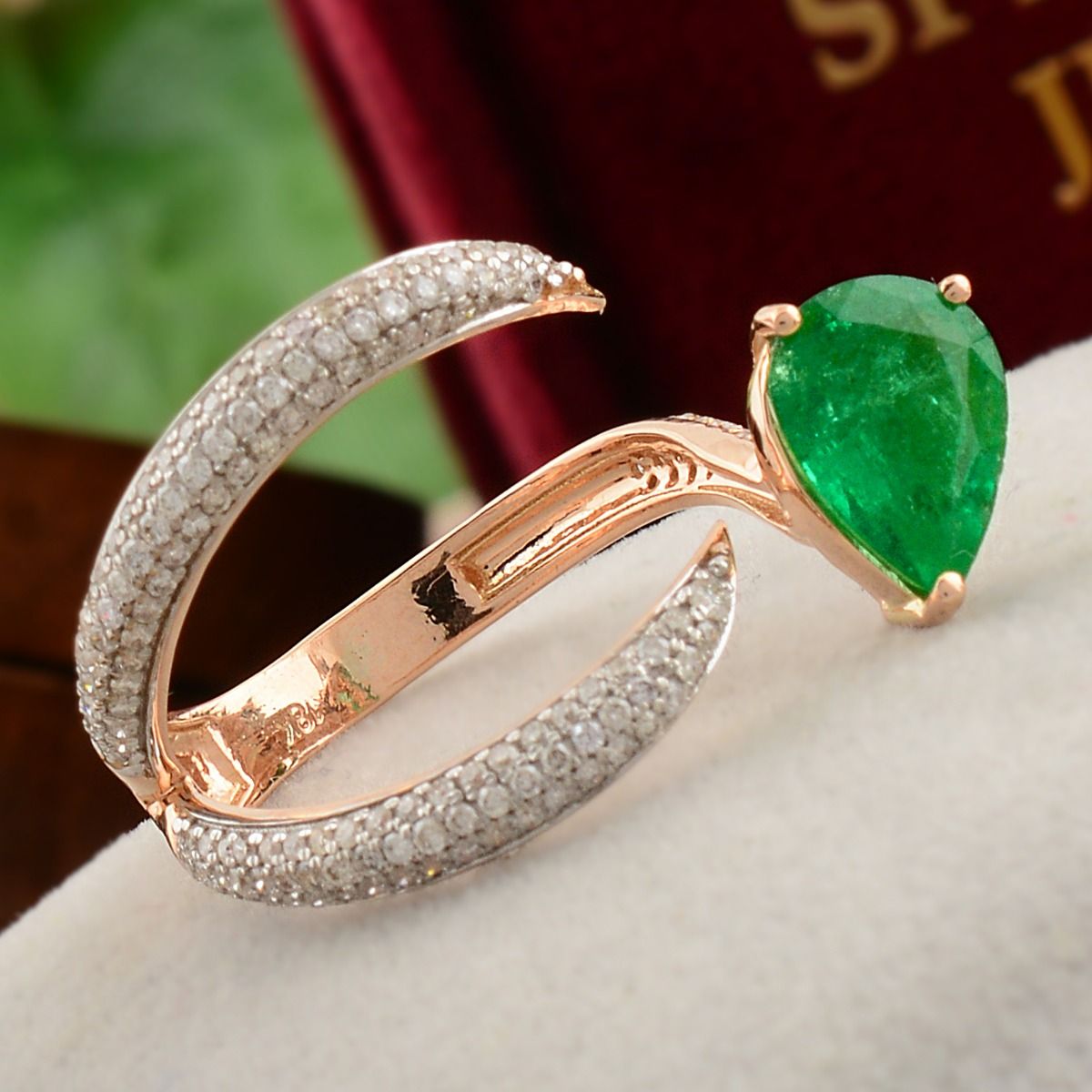 18k Rose Gold 1.90 TCW SI Clarity HI Color Diamond Pear Zambian Emerald Gemstone Party Wear Ring Jewelry For Women