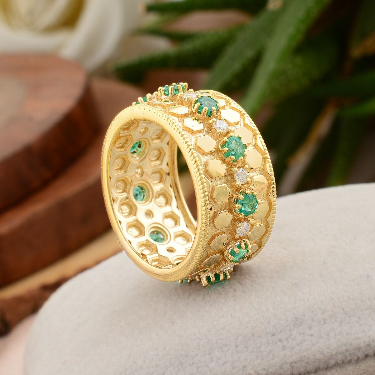 18k Yellow Gold 1.03 TCW SI Clarity HI Color Diamond Zambian Emerald Gemstone Open Band Party Wear Ring Jewelry